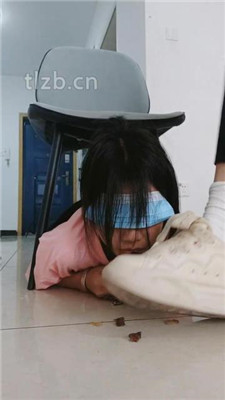 图片[20]-【爱可呀】学姐舌头清洗各种鞋/脚喂食踩舌【完整版】-绳艺资料库