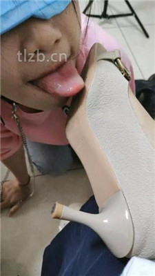 图片[11]-【爱可呀】学姐舌头清洗各种鞋/脚喂食踩舌【完整版】-绳艺资料库